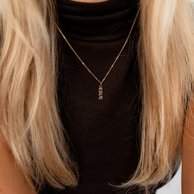 JESUS Halsband Dam i 18K guldpläterat återvunnet sterlingsilver från ZOE HOOP JEWELRY