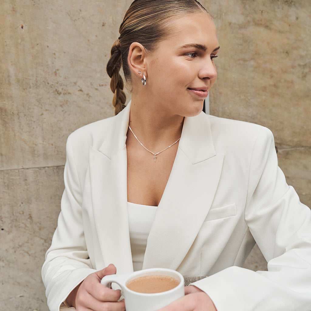 Örhänge dam: Små Fear Not Hoops - ZOE HOOP JEWELRY