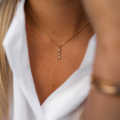 JESUS Halsband Dam i 18K guldpläterat återvunnet sterlingsilver från ZOE HOOP JEWELRY