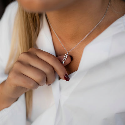 JESUS Halsband Dam i återvunnet sterlingsilver från ZOE HOOP JEWELRY